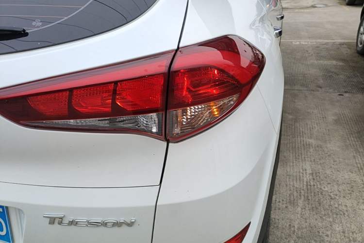 Used Hyundai Tucson 2015 1.6T Dual-Clutch Two-Wheel-Drive Smart Model Right Rear Taillight