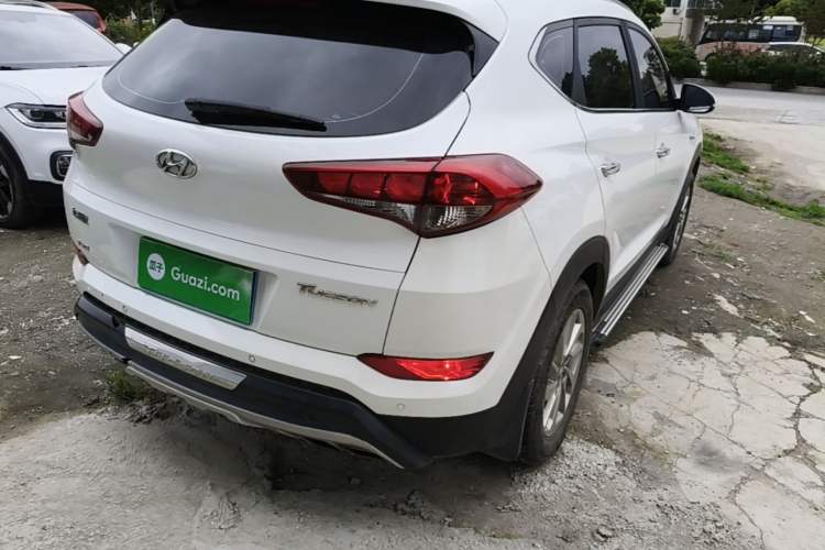 Used Hyundai Tucson 2015 1.6T Dual-Clutch Two-Wheel-Drive Smart Model Right Rear Taillight