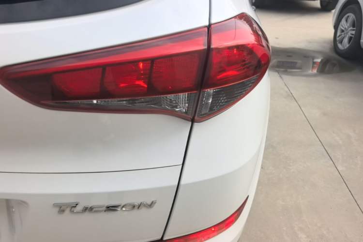 Used Hyundai Tucson 2015 1.6T Dual-Clutch Two-Wheel-Drive Smart Model Right Rear Taillight