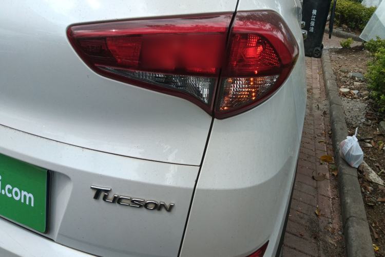 Used Hyundai Tucson 2015 1.6T Dual-Clutch Two-Wheel-Drive Smart Model Right Rear Taillight