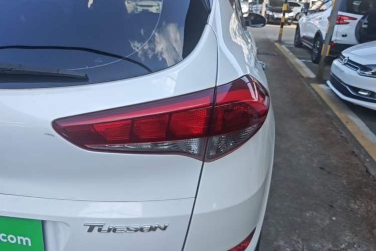 Used Hyundai Tucson 2015 1.6T Dual-Clutch Two-Wheel-Drive Smart Model Right Rear Taillight