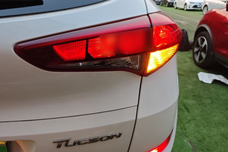 Used Hyundai Tucson 2015 1.6T Dual-Clutch Two-Wheel-Drive Smart Model Right Rear Taillight