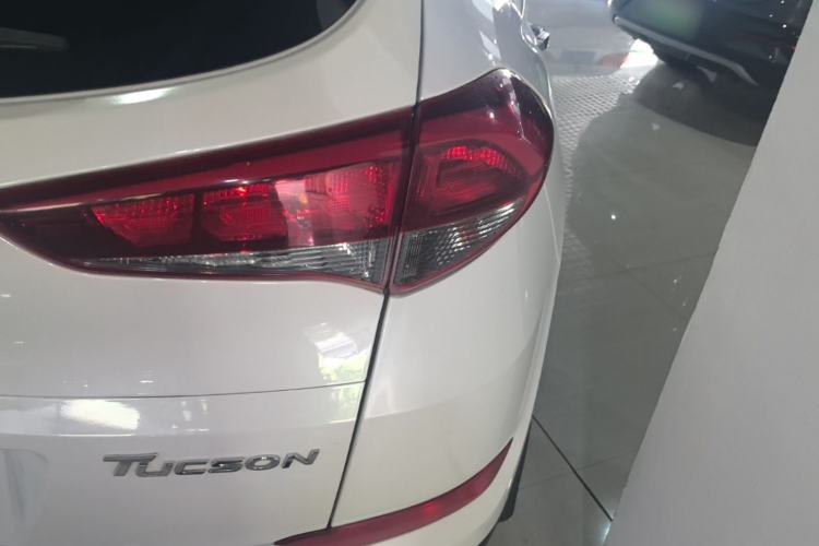 Used Hyundai Tucson 2015 1.6T Dual-Clutch Two-Wheel-Drive Smart Model Right Rear Taillight