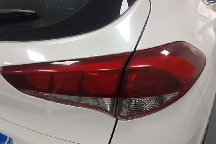 Used Hyundai Tucson 2015 1.6T Dual-Clutch Two-Wheel-Drive Smart Model Right Rear Taillight