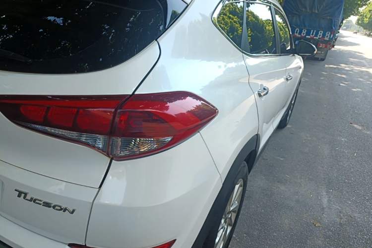 Used Hyundai Tucson 2015 1.6T Dual-Clutch Two-Wheel-Drive Smart Model Right Rear Taillight