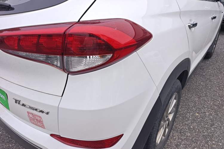 Used Hyundai Tucson 2015 1.6T Dual-Clutch Two-Wheel-Drive Smart Model Right Rear Taillight