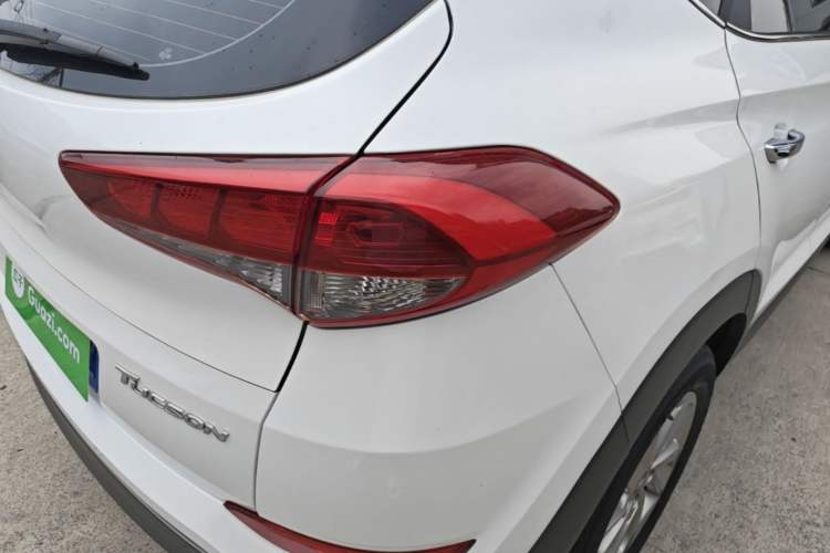 Used Hyundai Tucson 2015 1.6T Dual-Clutch Two-Wheel-Drive Smart Model Right Rear Taillight