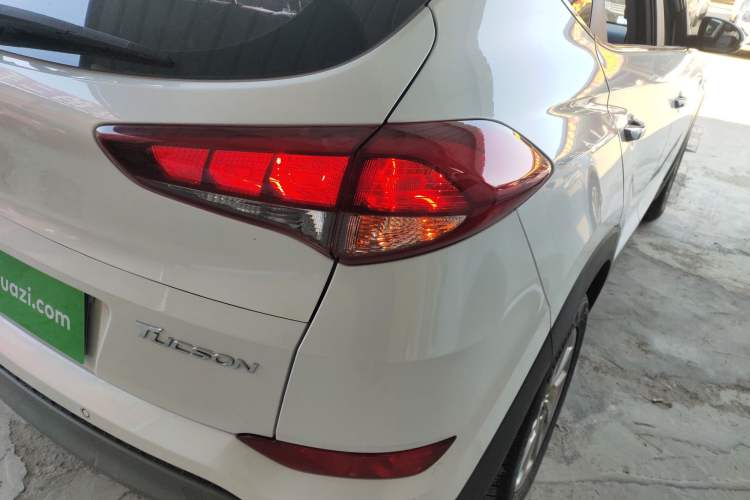 Used Hyundai Tucson 2015 1.6T Dual-Clutch Two-Wheel-Drive Smart Model Right Rear Taillight