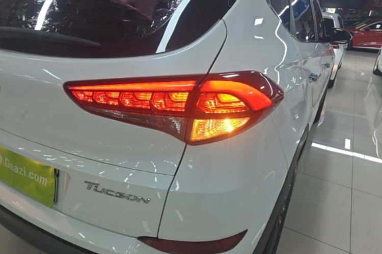 Used Hyundai Tucson 2015 1.6T Dual-Clutch Two-Wheel-Drive Leading Model Right Rear Taillight