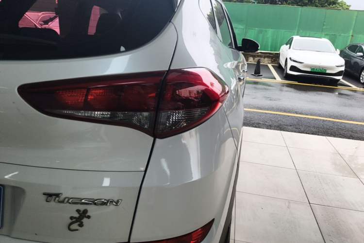 Used Hyundai Tucson 2015 1.6T Dual-Clutch Two-Wheel-Drive Smart Model Right Rear Taillight