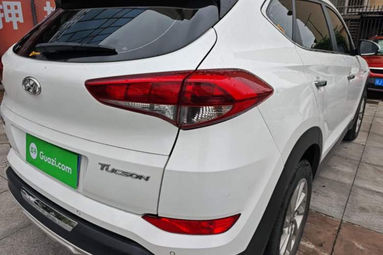 Used Hyundai Tucson 2015 1.6T Dual-Clutch Two-Wheel-Drive Smart Model Right Rear Taillight