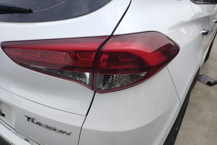 Used Hyundai Tucson 2015 1.6T Dual-Clutch Two-Wheel-Drive Leading Model Right Rear Taillight