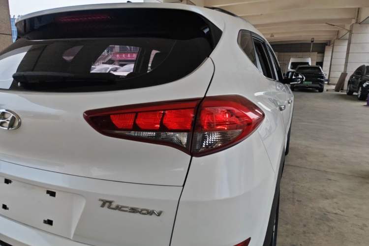 Used Hyundai Tucson 2015 1.6T Dual-Clutch Two-Wheel-Drive Smart Model Right Rear Taillight