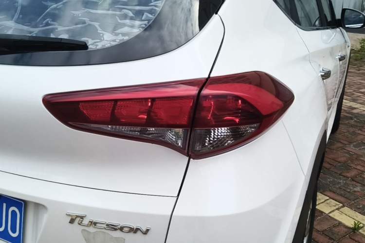 Used Hyundai Tucson 2015 1.6T Dual-Clutch Two-Wheel-Drive Smart Model Right Rear Taillight