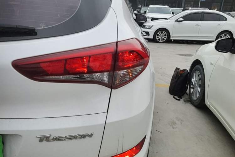 Used Hyundai Tucson 2015 1.6T Dual-Clutch Two-Wheel-Drive Smart Model Right Rear Taillight