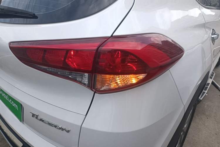 Used Hyundai Tucson 2015 1.6T Dual-Clutch Two-Wheel-Drive Smart Model Right Rear Taillight