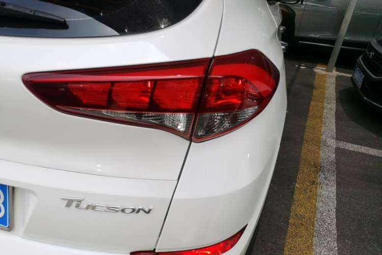 Used Hyundai Tucson 2015 1.6T Dual-Clutch Two-Wheel-Drive Smart Model Right Rear Taillight