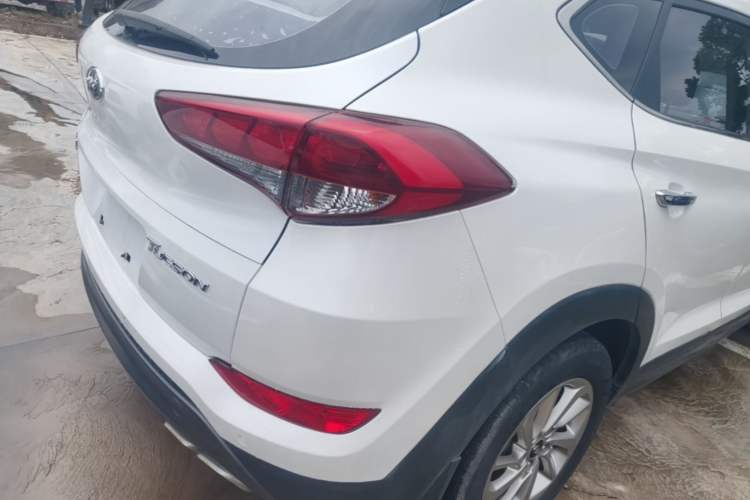 Used Hyundai Tucson 2015 1.6T Dual-Clutch Two-Wheel-Drive Smart Model Right Rear Taillight