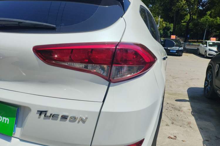 Used Hyundai Tucson 2015 1.6T Dual-Clutch Two-Wheel-Drive Smart Model Right Rear Taillight