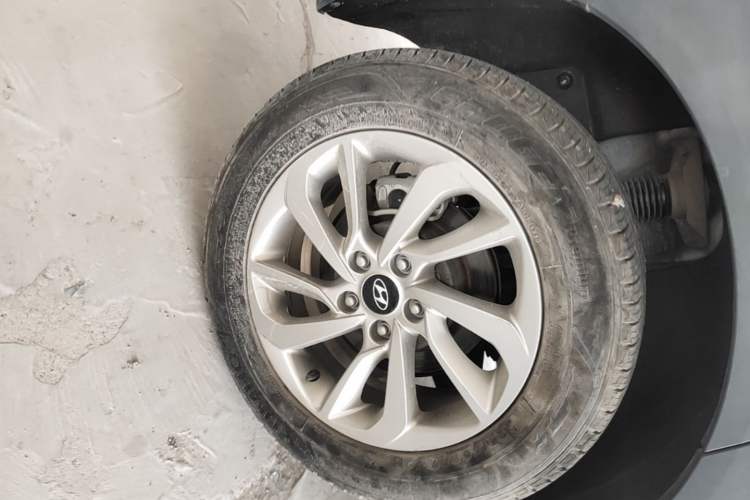 Used Hyundai Tucson 2015 1.6T Dual-Clutch Two-Wheel-Drive Smart Model Right Rear Wheel Hub