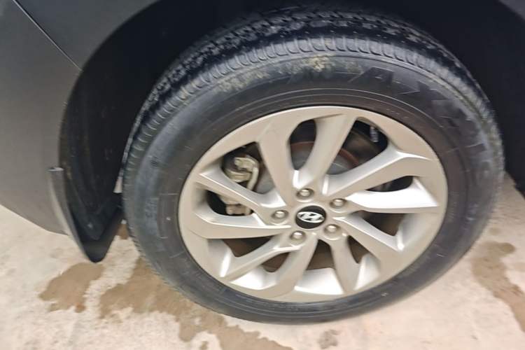 Used Hyundai Tucson 2015 1.6T Dual-Clutch Two-Wheel-Drive Smart Model Right Rear Wheel Hub