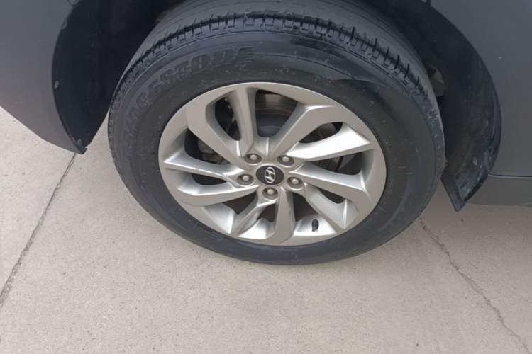 Used Hyundai Tucson 2015 1.6T Dual-Clutch Two-Wheel-Drive Smart Model Right Rear Wheel Hub