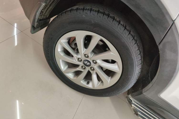 Used Hyundai Tucson 2015 1.6T Dual-Clutch Two-Wheel-Drive Smart Model Right Rear Wheel Hub