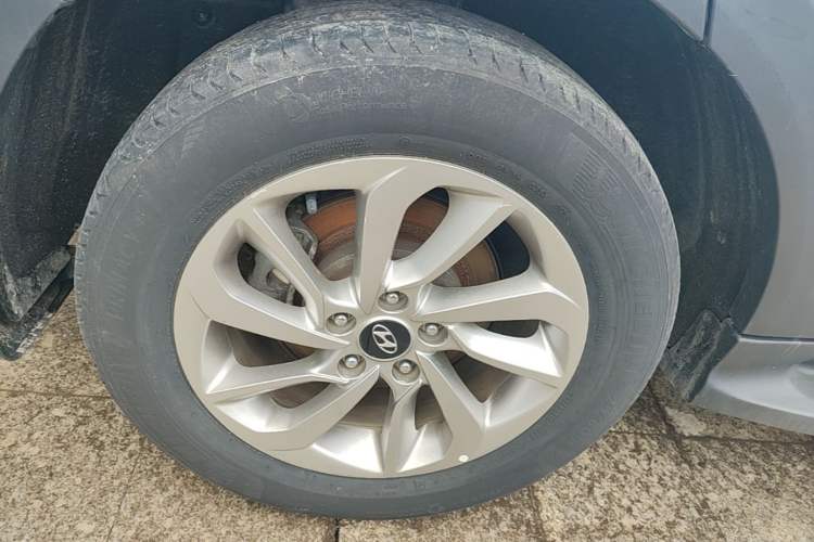 Used Hyundai Tucson 2015 1.6T Dual-Clutch Two-Wheel-Drive Smart Model Right Rear Wheel Hub