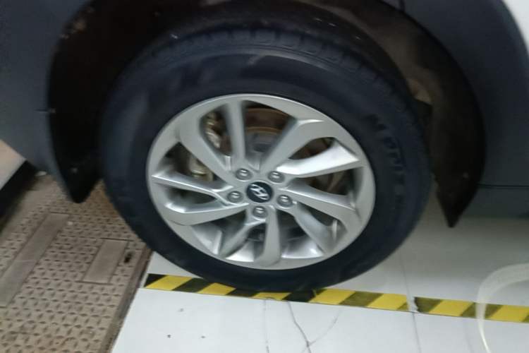 Used Hyundai Tucson 2015 1.6T Dual-Clutch Two-Wheel-Drive Smart Model Right Rear Wheel Hub