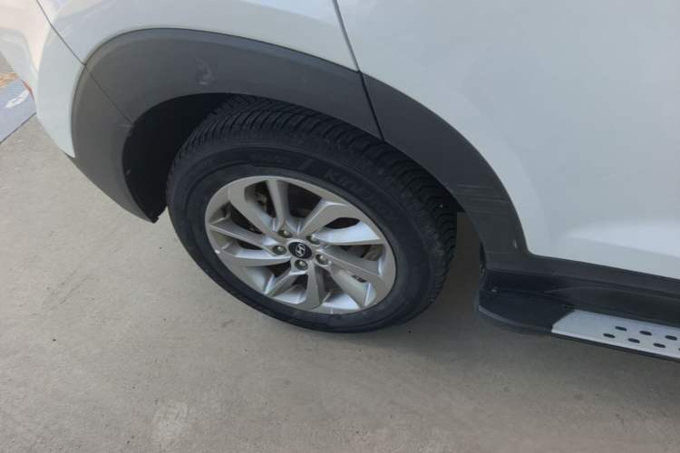 Used Hyundai Tucson 2015 1.6T Dual-Clutch Two-Wheel-Drive Smart Model Right Rear Wheel Hub