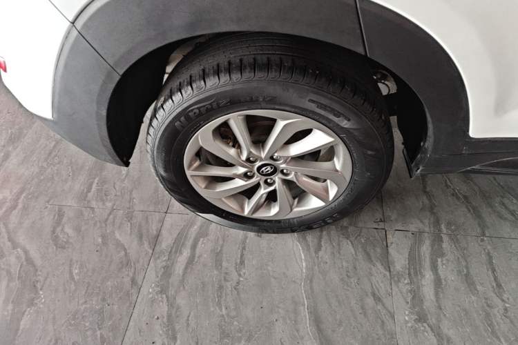 Used Hyundai Tucson 2015 1.6T Dual-Clutch Two-Wheel-Drive Smart Model Right Rear Wheel Hub