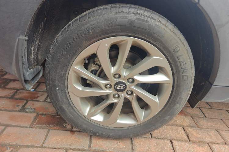 Used Hyundai Tucson 2015 1.6T Dual-Clutch Two-Wheel-Drive Smart Model Right Rear Wheel Hub