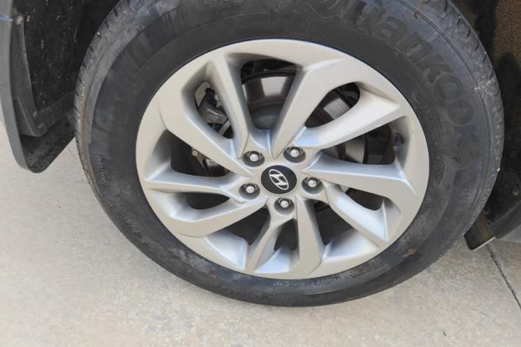 Used Hyundai Tucson 2015 1.6T Dual-Clutch Two-Wheel-Drive Smart Model Right Rear Wheel Hub