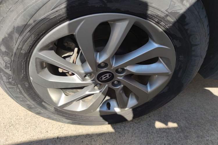 Used Hyundai Tucson 2015 1.6T Dual-Clutch Two-Wheel-Drive Smart Model Right Rear Wheel Hub