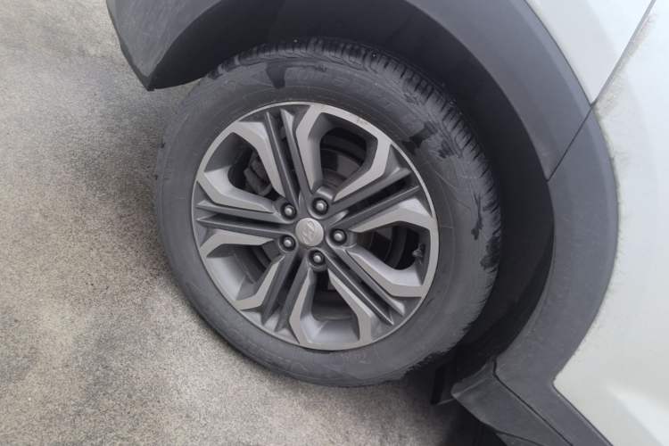 Used Hyundai Tucson 2015 1.6T Dual-Clutch Four-Wheel Drive Flagship Model Right Rear Wheel Hub