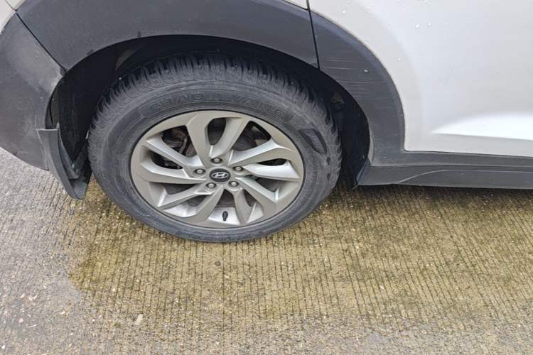Used Hyundai Tucson 2015 1.6T Dual-Clutch Two-Wheel-Drive Smart Model Right Rear Wheel Hub