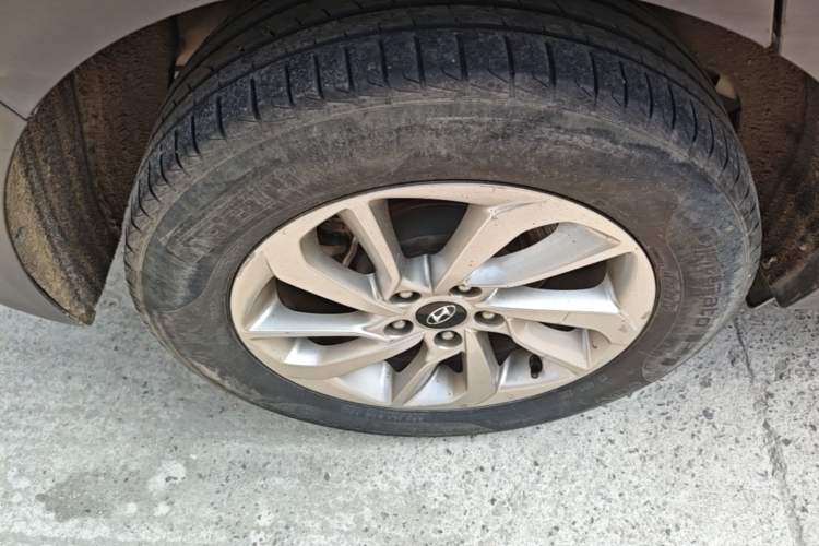 Used Hyundai Tucson 2015 1.6T Dual-Clutch Two-Wheel-Drive Smart Model Right Rear Wheel Hub