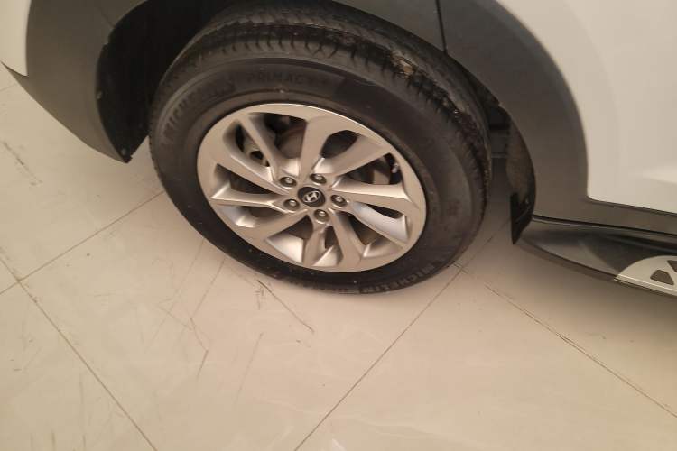 Used Hyundai Tucson 2015 1.6T Dual-Clutch Two-Wheel-Drive Smart Model Right Rear Wheel Hub