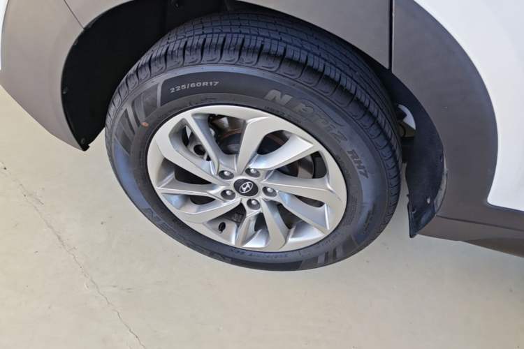 Used Hyundai Tucson 2015 1.6T Dual-Clutch Two-Wheel-Drive Smart Model Right Rear Wheel Hub
