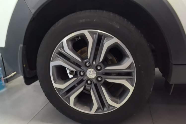 Used Hyundai Tucson 2015 1.6T Dual-Clutch Two-Wheel-Drive Leading Model Right Rear Wheel Hub