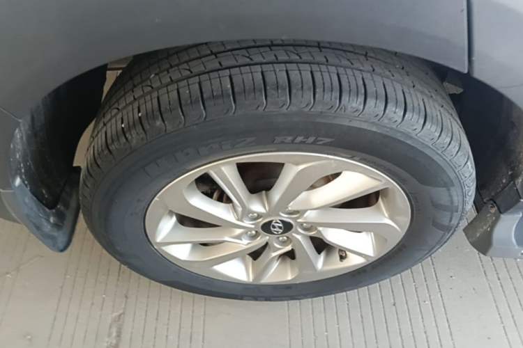 Used Hyundai Tucson 2015 1.6T Dual-Clutch Two-Wheel-Drive Smart Model Right Rear Wheel Hub