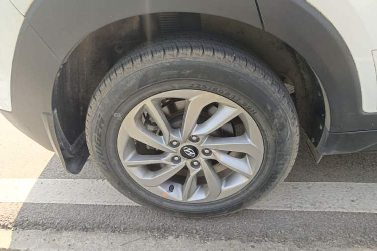 Used Hyundai Tucson 2015 1.6T Dual-Clutch Two-Wheel-Drive Smart Model Right Rear Wheel Hub