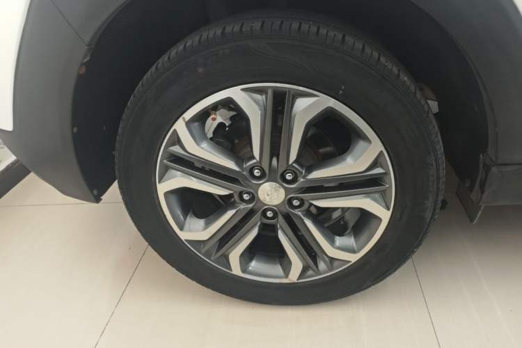 Used Hyundai Tucson 2015 1.6T Dual-Clutch Two-Wheel-Drive Leading Model Right Rear Wheel Hub