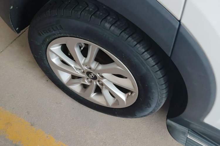 Used Hyundai Tucson 2015 1.6T Dual-Clutch Two-Wheel-Drive Smart Model Right Rear Wheel Hub