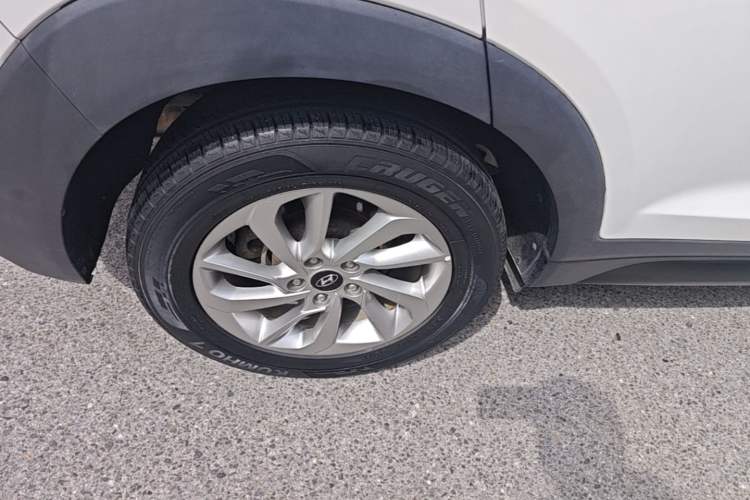 Used Hyundai Tucson 2015 1.6T Dual-Clutch Two-Wheel-Drive Smart Model Right Rear Wheel Hub
