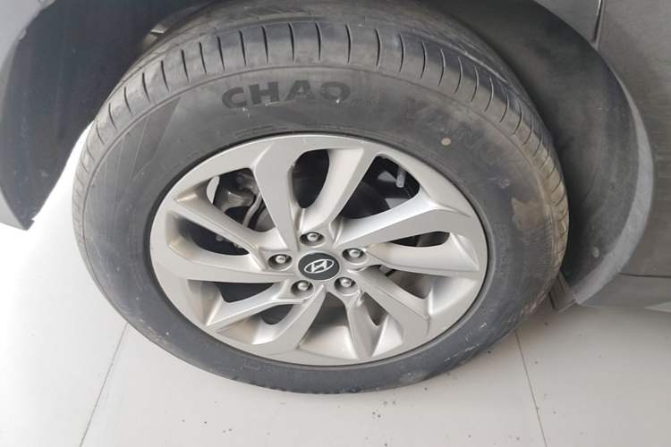 Used Hyundai Tucson 2015 1.6T Dual-Clutch Two-Wheel-Drive Smart Model Right Rear Wheel Hub