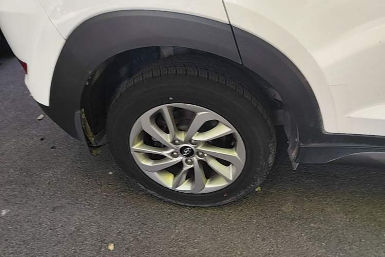 Used Hyundai Tucson 2015 1.6T Dual-Clutch Two-Wheel-Drive Smart Model Right Rear Wheel Hub