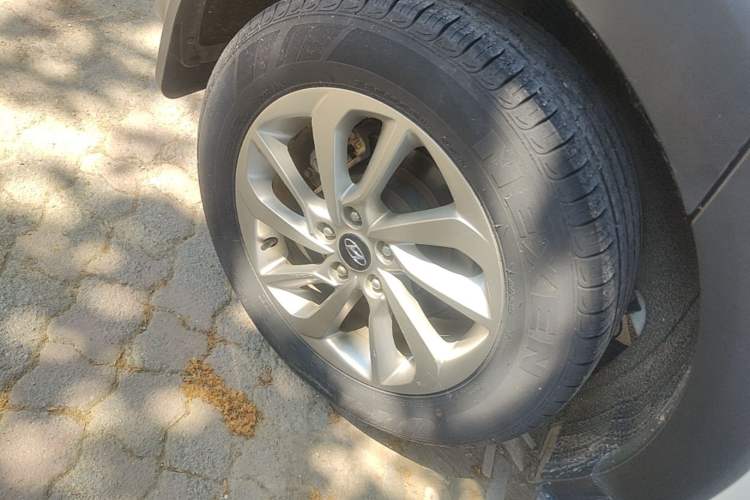 Used Hyundai Tucson 2015 1.6T Dual-Clutch Two-Wheel-Drive Smart Model Right Rear Wheel Hub