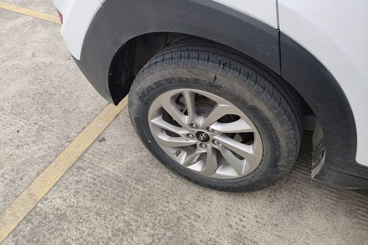 Used Hyundai Tucson 2015 1.6T Dual-Clutch Two-Wheel-Drive Smart Model Right Rear Wheel Hub