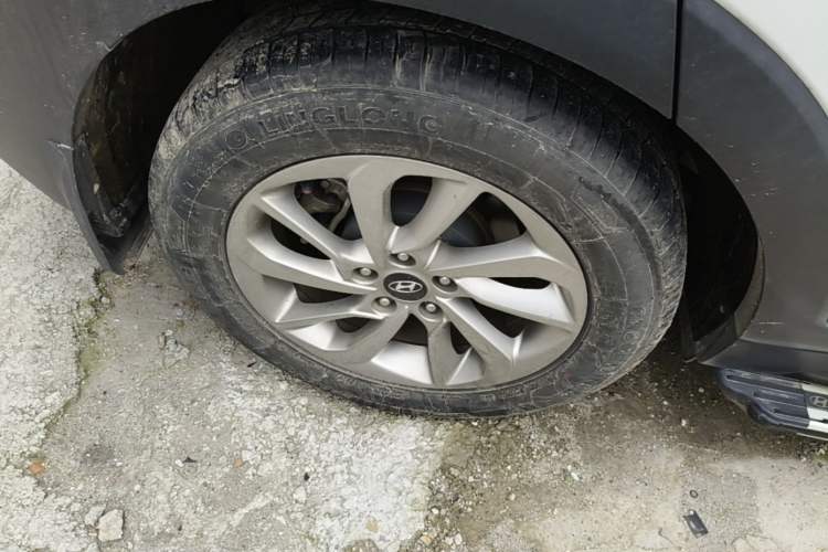 Used Hyundai Tucson 2015 1.6T Dual-Clutch Two-Wheel-Drive Smart Model Right Rear Wheel Hub